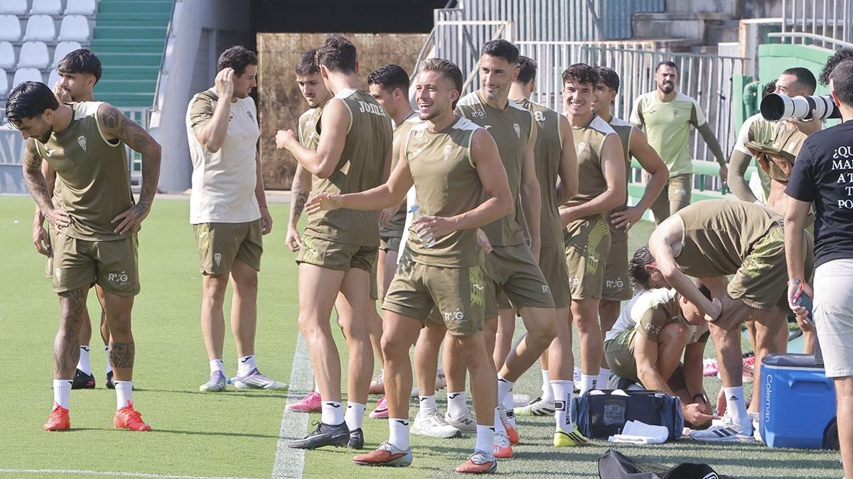 Entrenamiento del Córdoba a puerta abierta para la afición