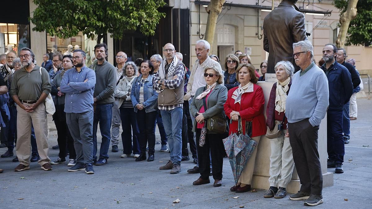 Concentración por los servicios públicos en el Bulevar de Gran Capitán