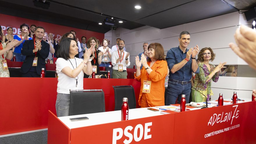 Sánchez reúne a la nueva ejecutiva socialista donde se estrena Rebeca Torró como número 3