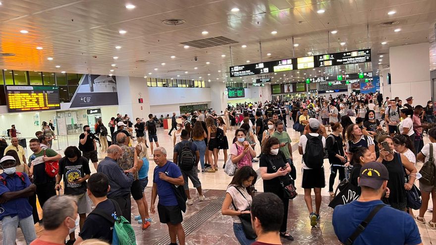 Una avería en Adif provoca un parón histórico de todos los trenes de Rodalies en Catalunya durante tres horas
