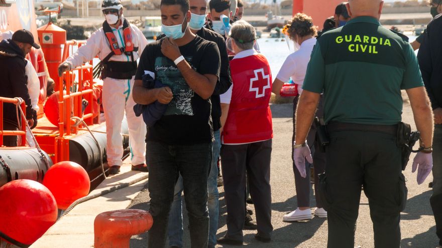 Una inmigrante muerta y 113 rescatados del mar en Canarias, Ceuta y Granada