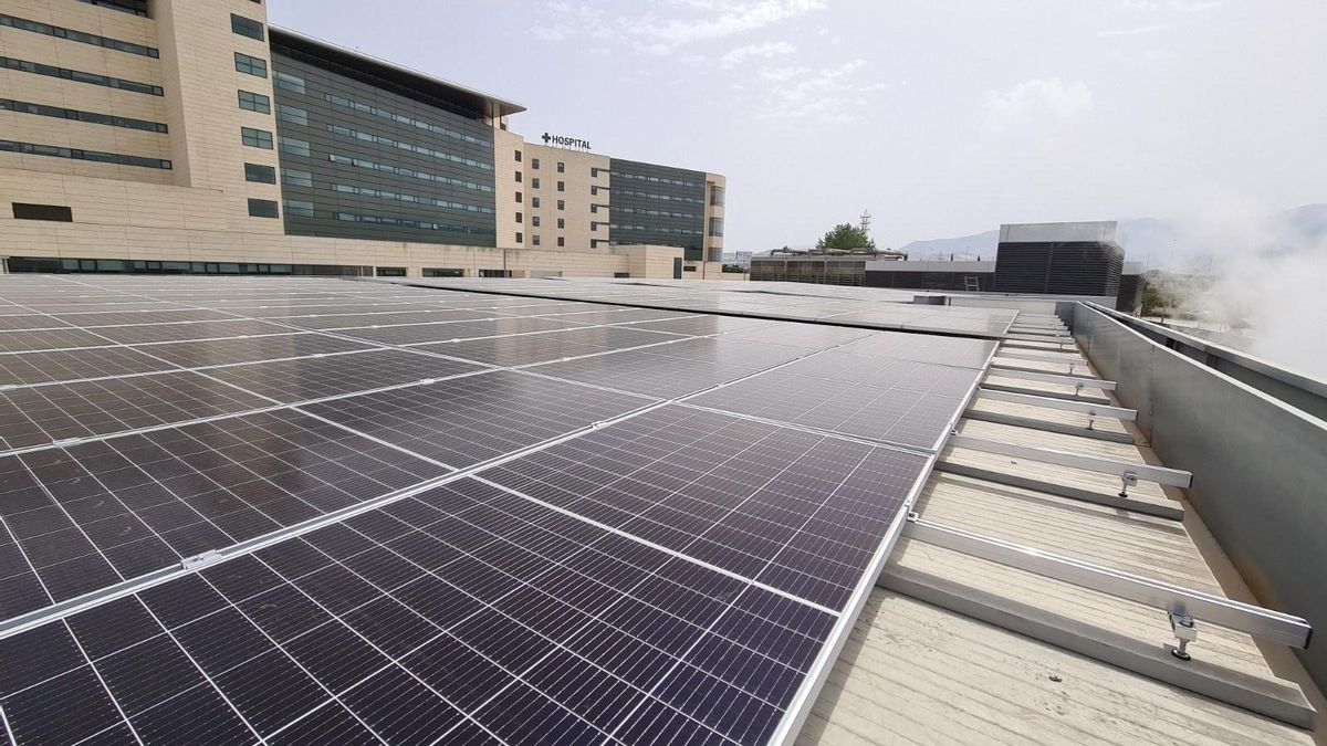 Nota De Prensa: El Hospital Clínico San Cecilio Instala Una Planta Solar Fotovoltaica Para Producir Energía Limpia Destinada Al Autoconsumo