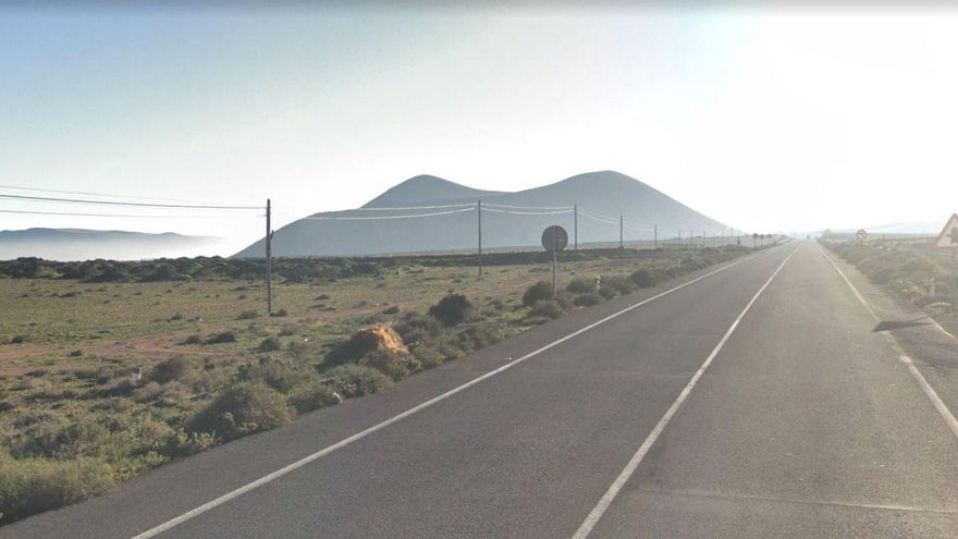 Uno conducía la furgoneta, otro iba en el techo y un tercero, en monopatín agarrado a la ventanilla: denunciados los tres en Lanzarote