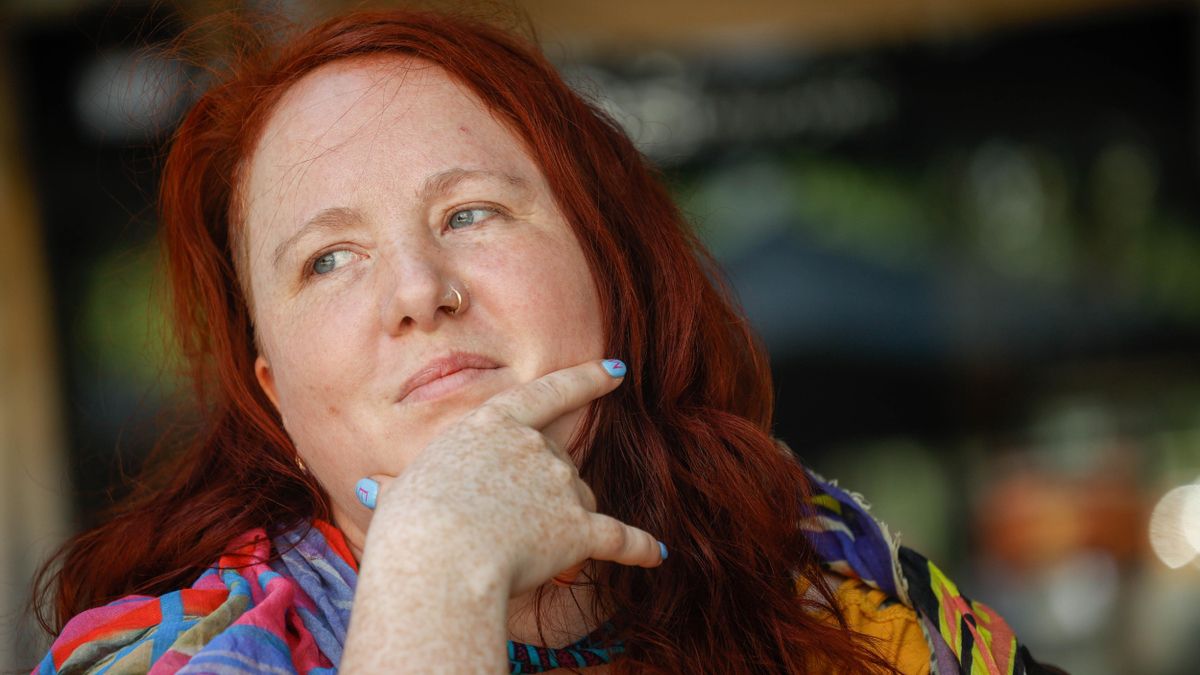 Sophie Lewis, escritora feminista, durante la entrevista con elDiario.es en Barcelona
