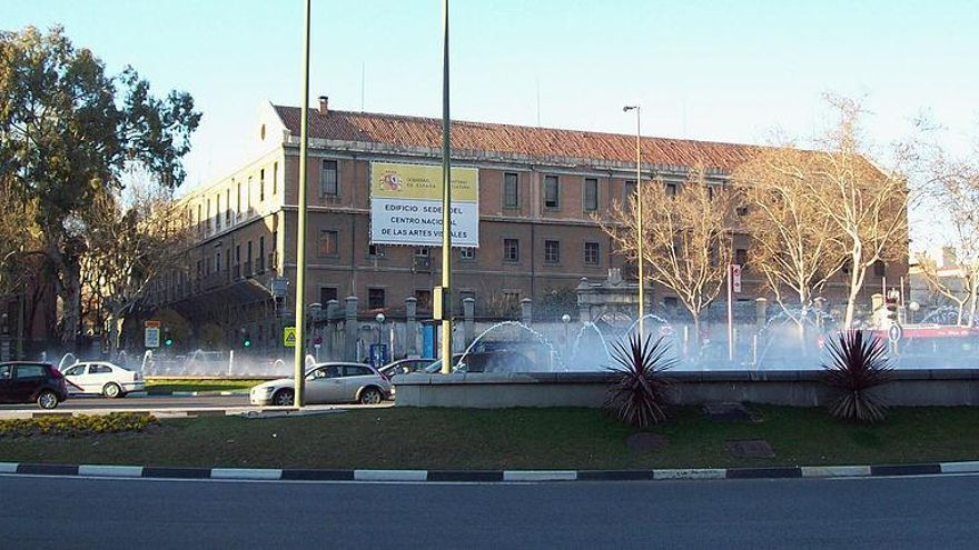 En 2007 el Gobierno aprobó la creación de un Centro Nacional de Artes Visuales, que tendría sede en Tabacalera, pero que nunca se realizó aunque se colgó un cartel en la fachada