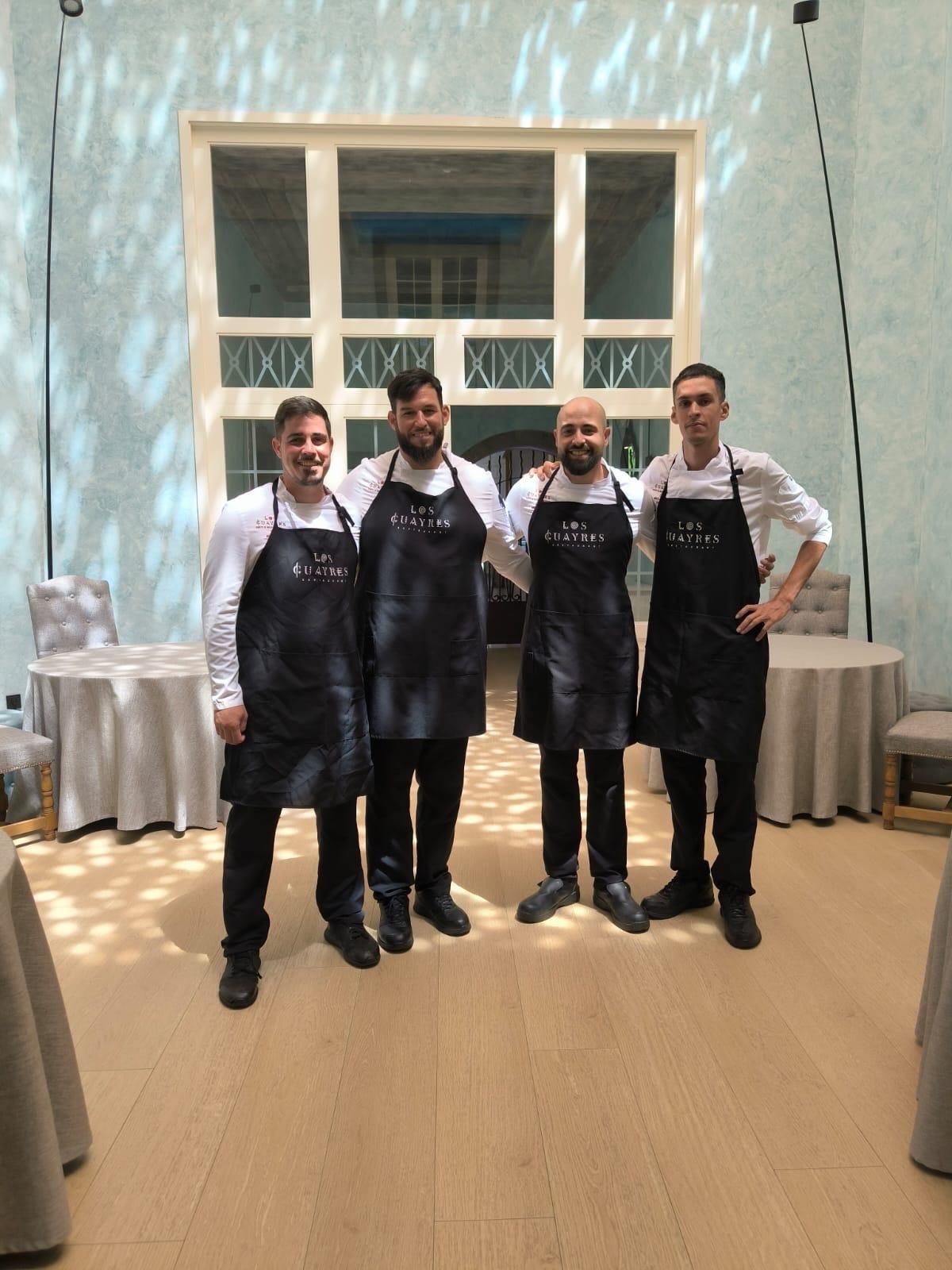 Parte del equipo de cocina de Los Guayres