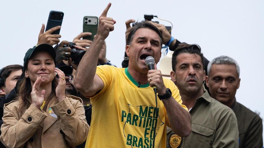 El Supremo de Brasil investiga al candidato ultra Flávio Bolsonaro por corrupción y blanqueo de capitales