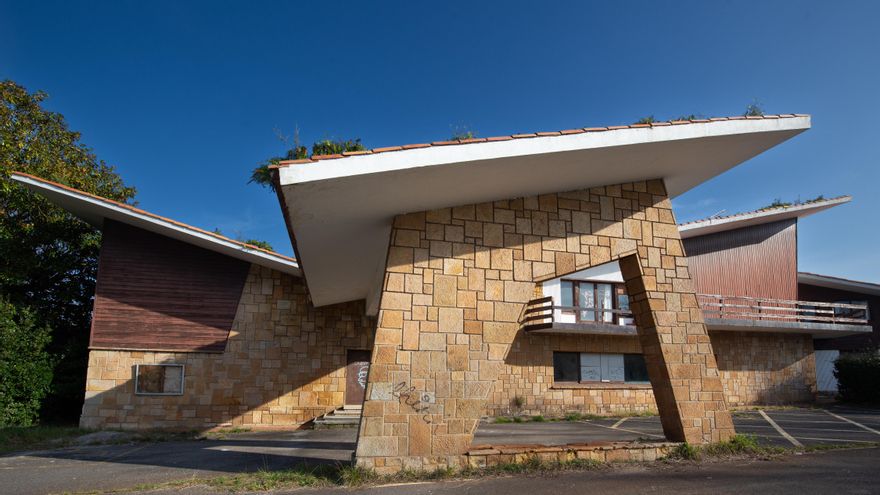 Perlora, de 'Ciudad de Vacaciones' a paraíso abandonado en Asturias