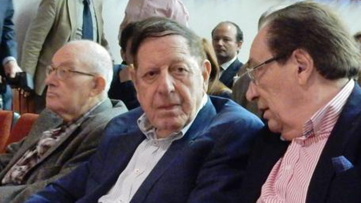 En el centro de la imagen Juan Rodriguez García-Lozano, padre de José Luis Rodríguez Zapatero
