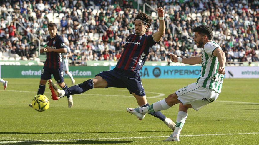 El Córdoba CF, a un gol en Ipurúa del 'club del pleno' en Segunda División