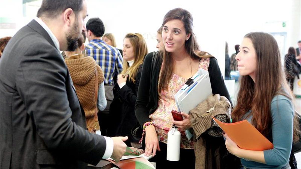 Jóvenes en busca de empleo.