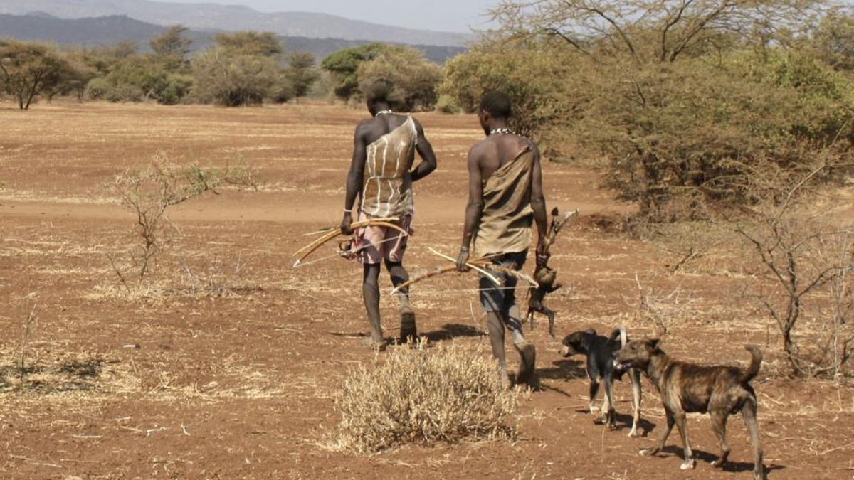 ¿Y si la historia del cazador y la recolectora nunca fue real? Un estudio internacional demuestra que las mujeres también corrían, trepaban y nadaban para sobrevivir