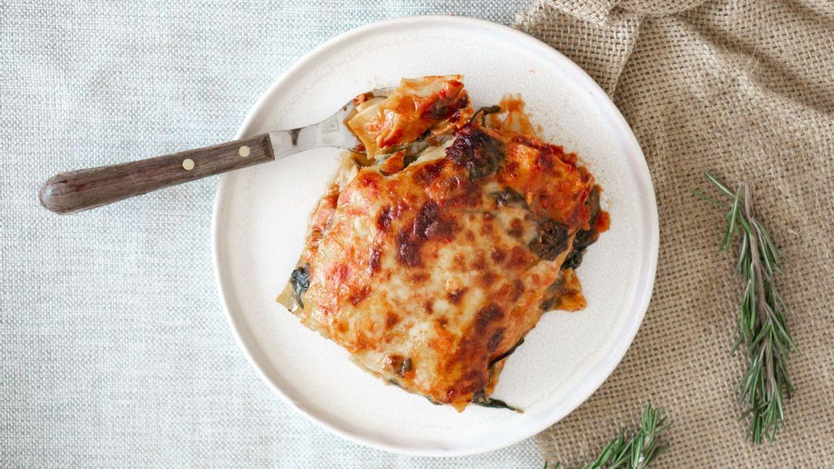 Una buena opción para probar esta receta es una lasaña clásica