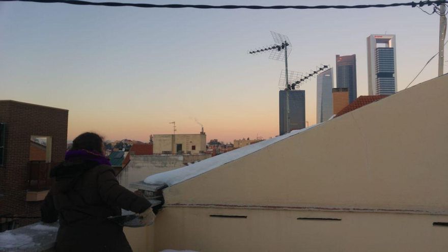 Solidaridad vecinal en Ventilla en medio de calles congeladas