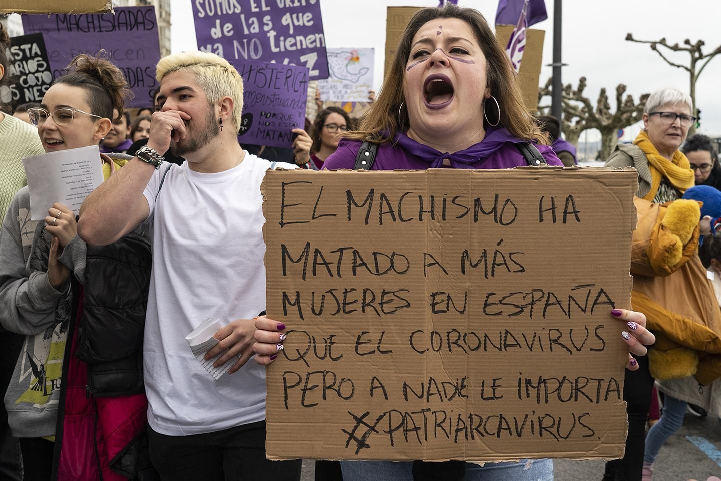 Manifestación feminista por el 8M en Santander. | JOAQUÍN GÓMEZ SASTRE