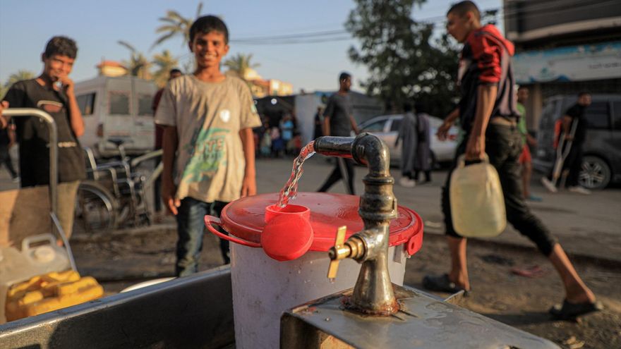 Menos de cinco litros de agua al día por persona: Israel ha reducido el suministro a Gaza en un 94% durante la guerra