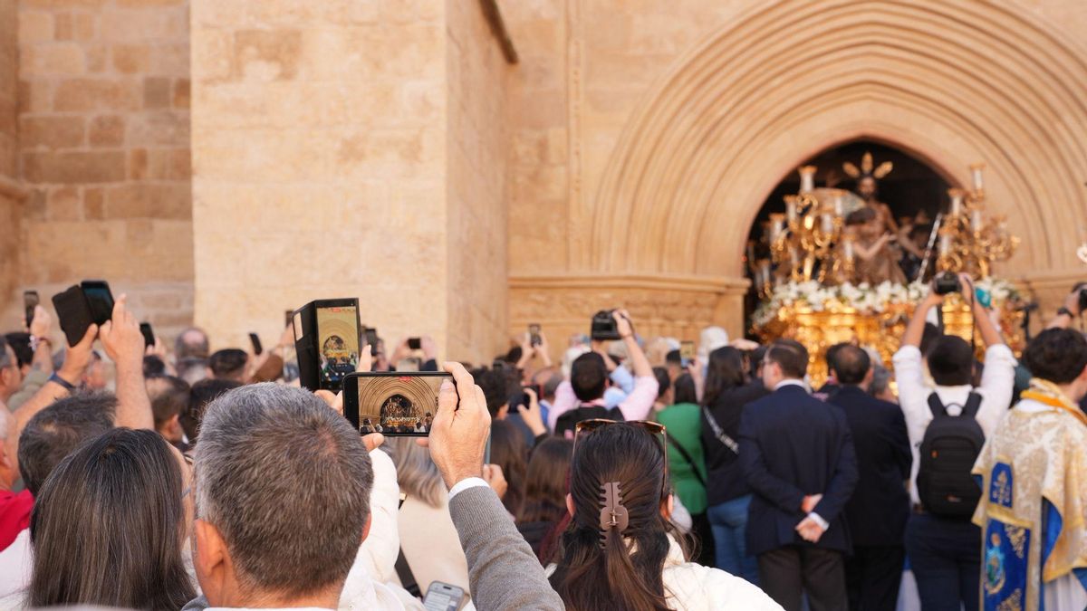 La procesión de El Resucitado, en imágenes