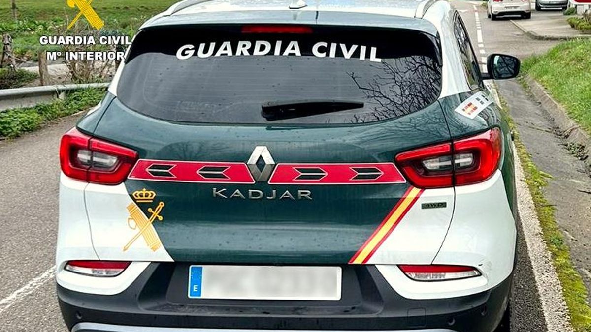 Un guardia civil intoxicado por el fuego causado por un rayo en buhardilla de Villadiego, Burgos