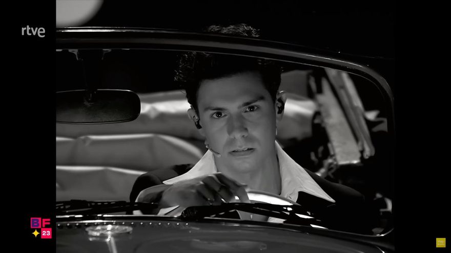 Alfred García durante su actuación en el Benidorm Fest 2023