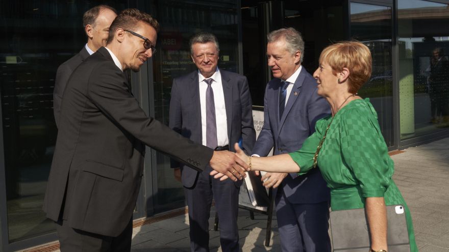 Urkullu ante el conflicto en Mercedes-Benz: "Por supuesto que estoy a favor de la empresa, sin empresa no hay futuro"