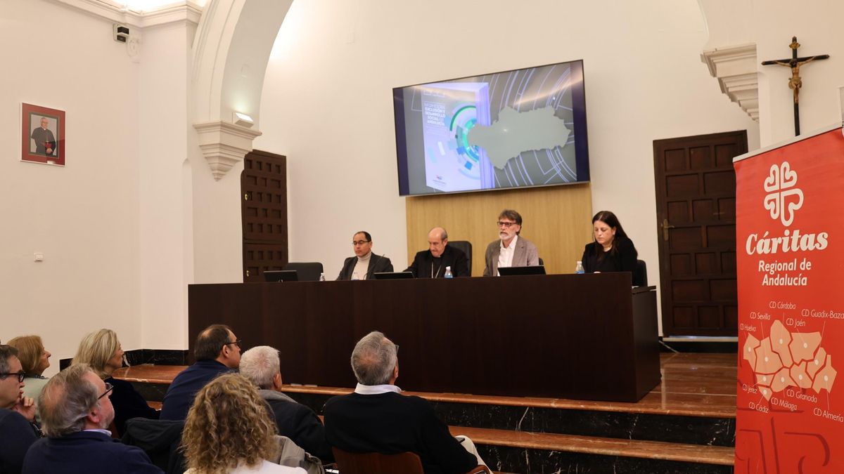 Momento de la presentación del IX Informe FOESSA, con la presencia de Fernández González, obispo de Córdoba.