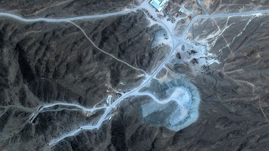 Qué es la montaña Pickaxe, el supuesto "búnker nuclear" de Irán que Trump amenaza con atacar