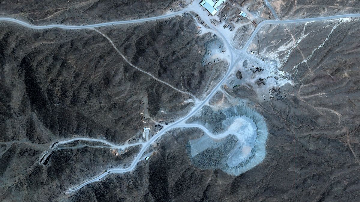 Qué es la montaña Pickaxe, la instalación subterránea de Irán en el punto de mira de Trump