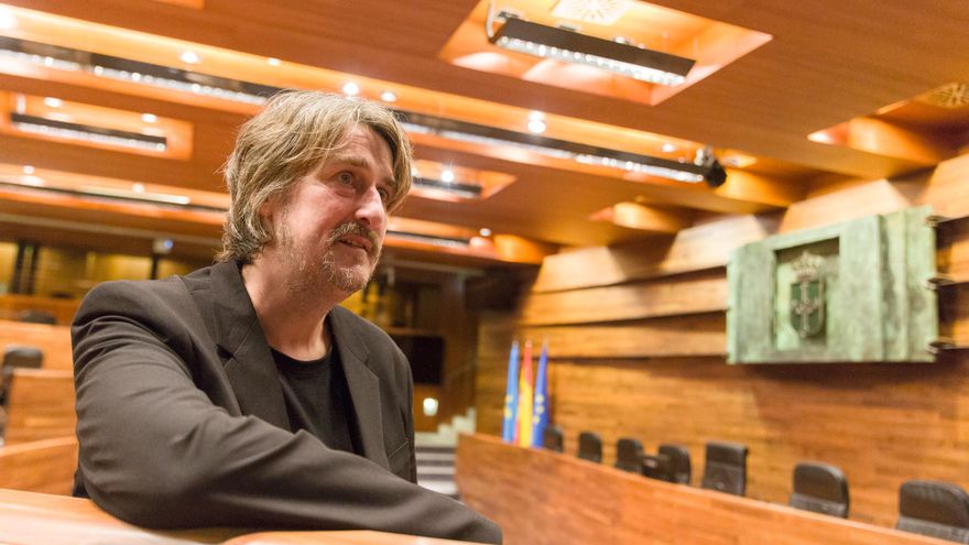 Xabel Vegas, músico y diputado asturiano: "Nos enfrentamos a un monstruo ideológico que hace 20 años no existía"