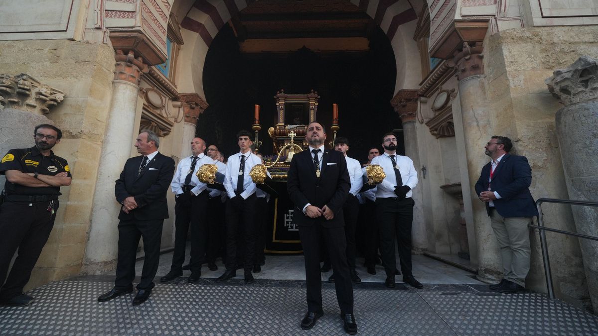 Traslado del Santo Entierro del Carpio tras el Magno Vía Crucis