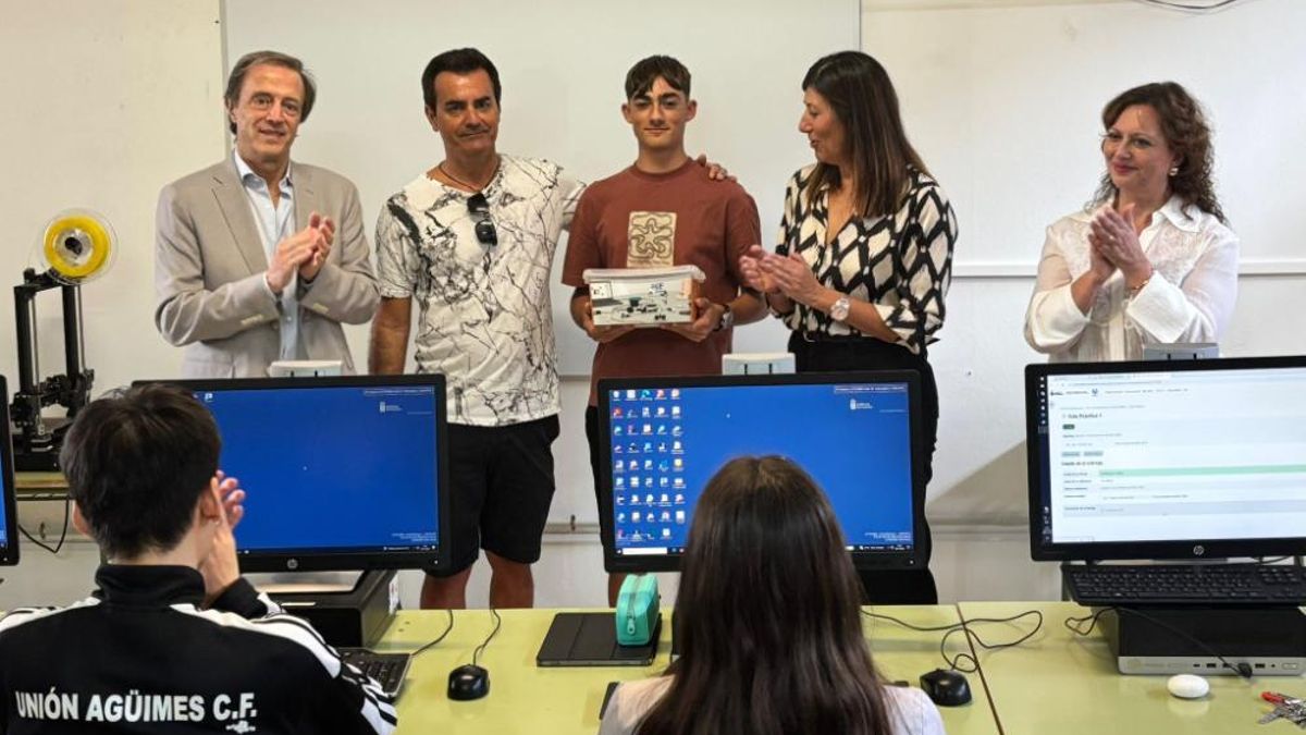 Los 16 colegios canarios seleccionados en la XI edición de RetoTech de Fundación Endesa reciben sus kits de robótica para preparar sus proyectos tecnológicos