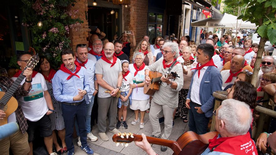Casares y Fernández participan en el homenaje a Chema Puente con motivo de la Semana Grande.