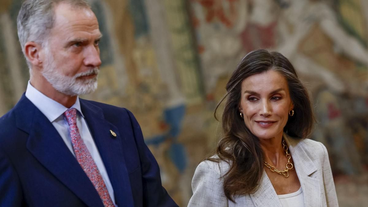 El rey Felipe VI y Letizia Ortiz, durante la reciente reunión anual con los miembros de los de la Fundación Princesa de Asturias, en el Palacio de El Pardo, en Madrid. EFE/ Daniel González