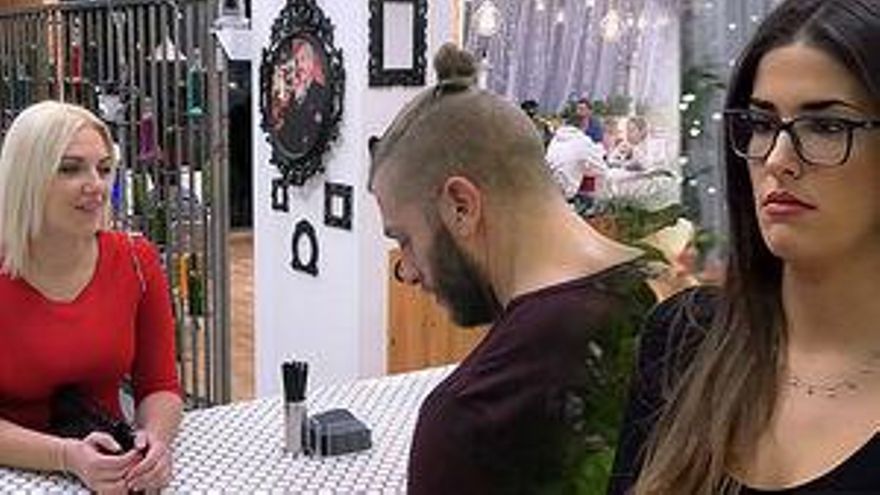 Anna flirteando con Matías