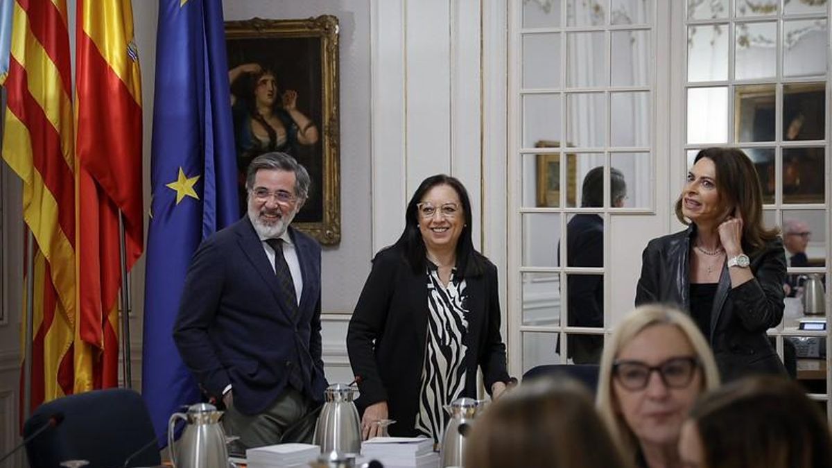 Las Corts Valencianes gastan cerca de un millón de euros al año en asesores, la mitad en Presidencia
