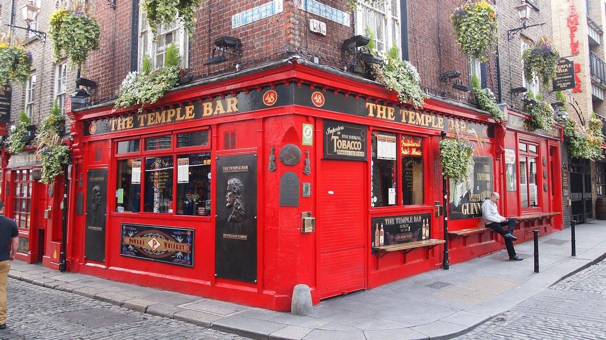 El Temple Bar, uno de los pubs más famosos de Dublín.