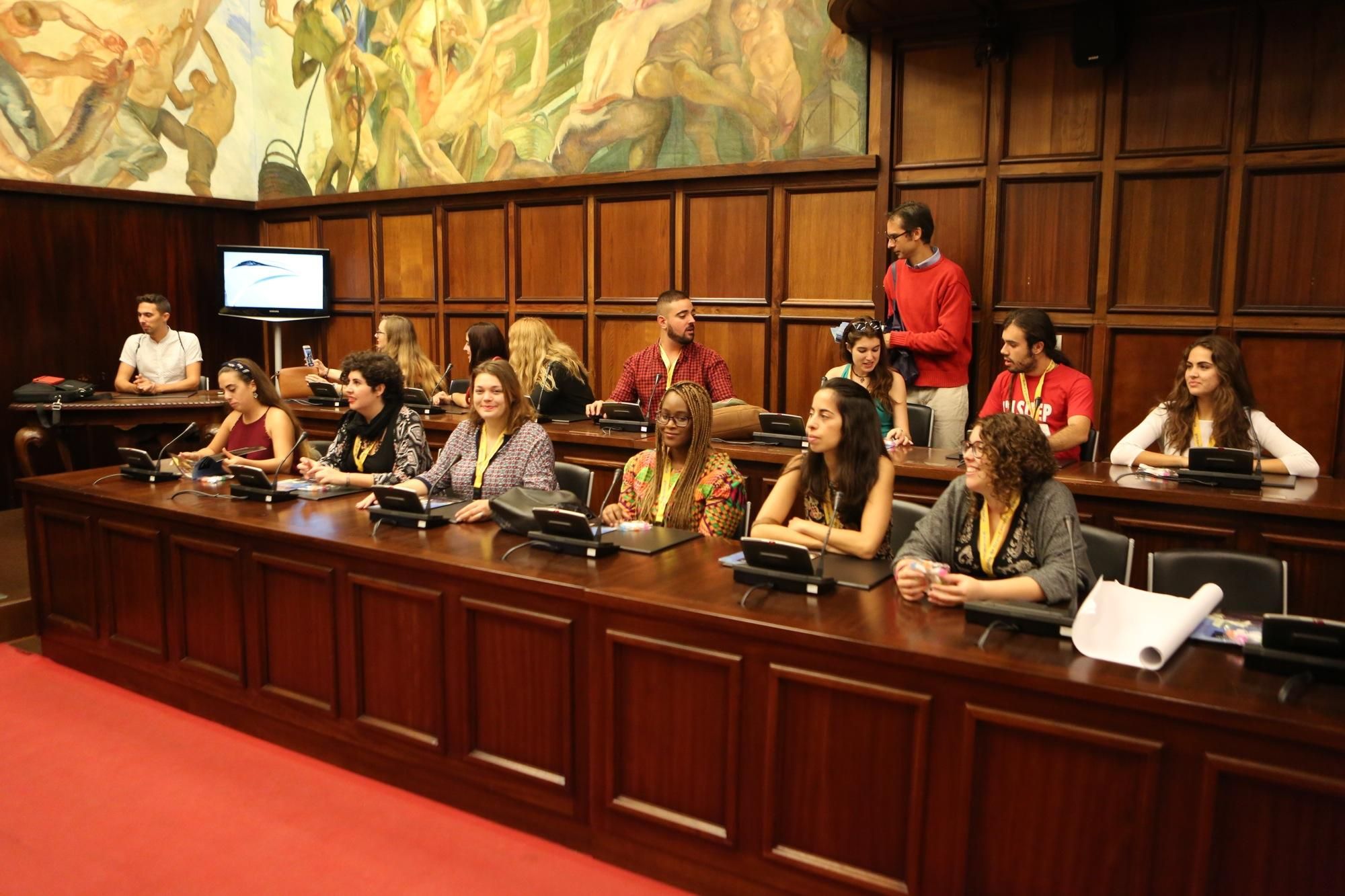 Recepción de miembros del Consejo de la Juventud de España en el Cabildo