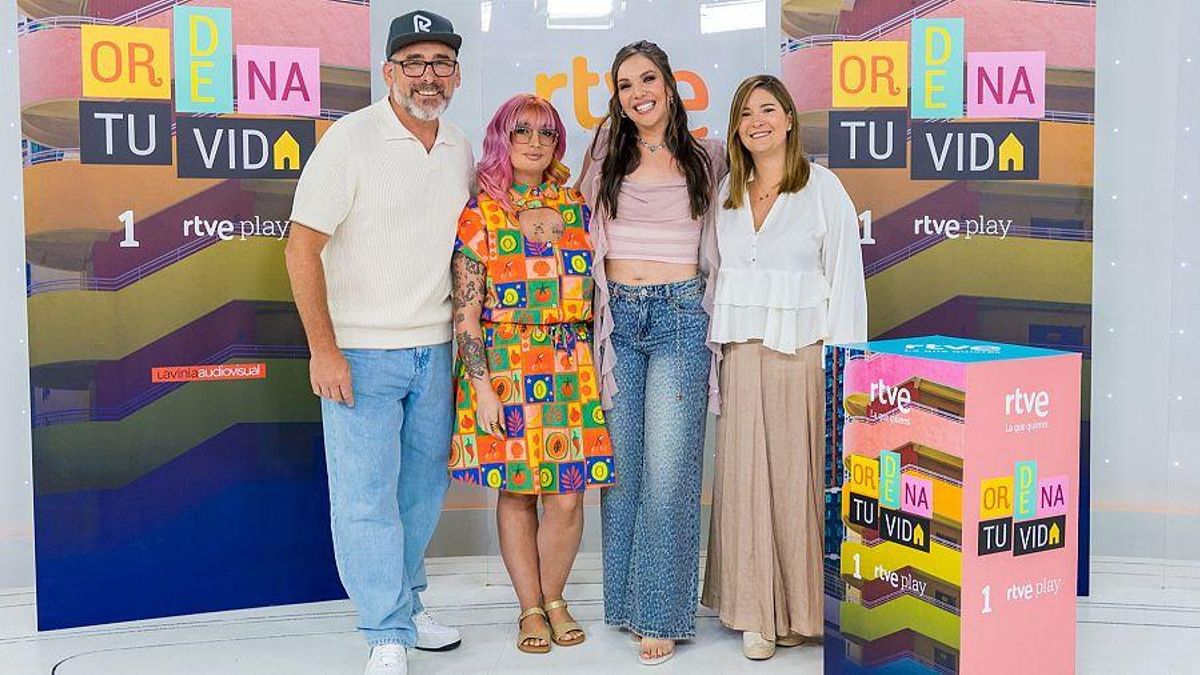 Inés Hernand junto al equipo de 'Ordena tu vida'