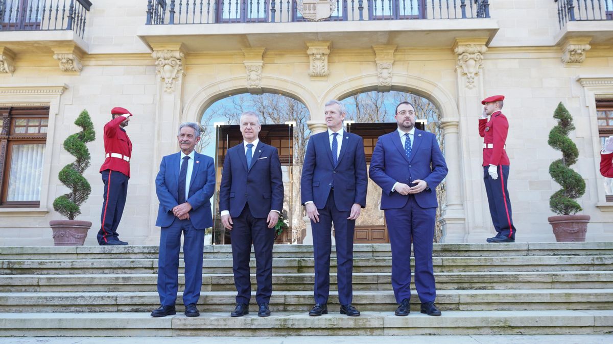 (I-D) El presidente de Cantabria, Miguel Ángel Revilla; el ehendakari, Iñigo Urkullu; el presidente de la Xunta de Galicia, Alfonso Rueda, y el presidente del Principado de Asturias, Adrián Barbón, han analizado los retos comunes de estos territorios