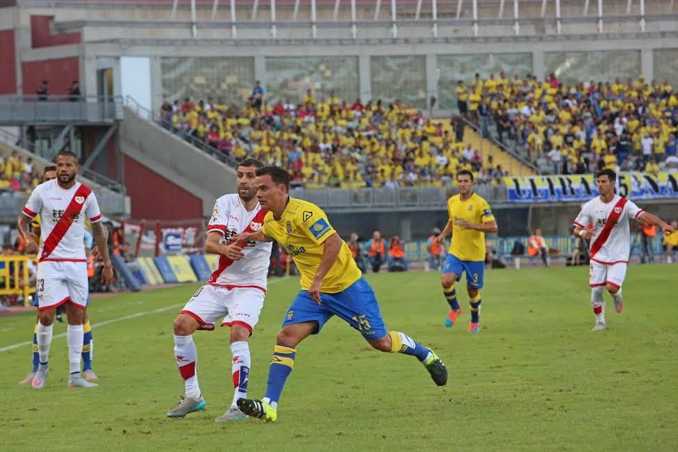 Partido entre la UD Las Palmas y el Rayo Vallecano. (ALEJANDRO RAMOS)