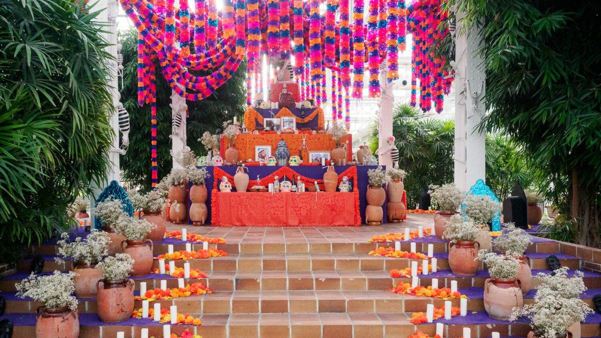 Altar de Muertos en el invernadero de Arganzuela