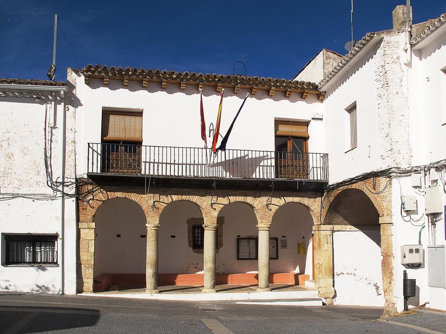 Pueblo blanco. Edificio del Ayuntamiento de Uclés.