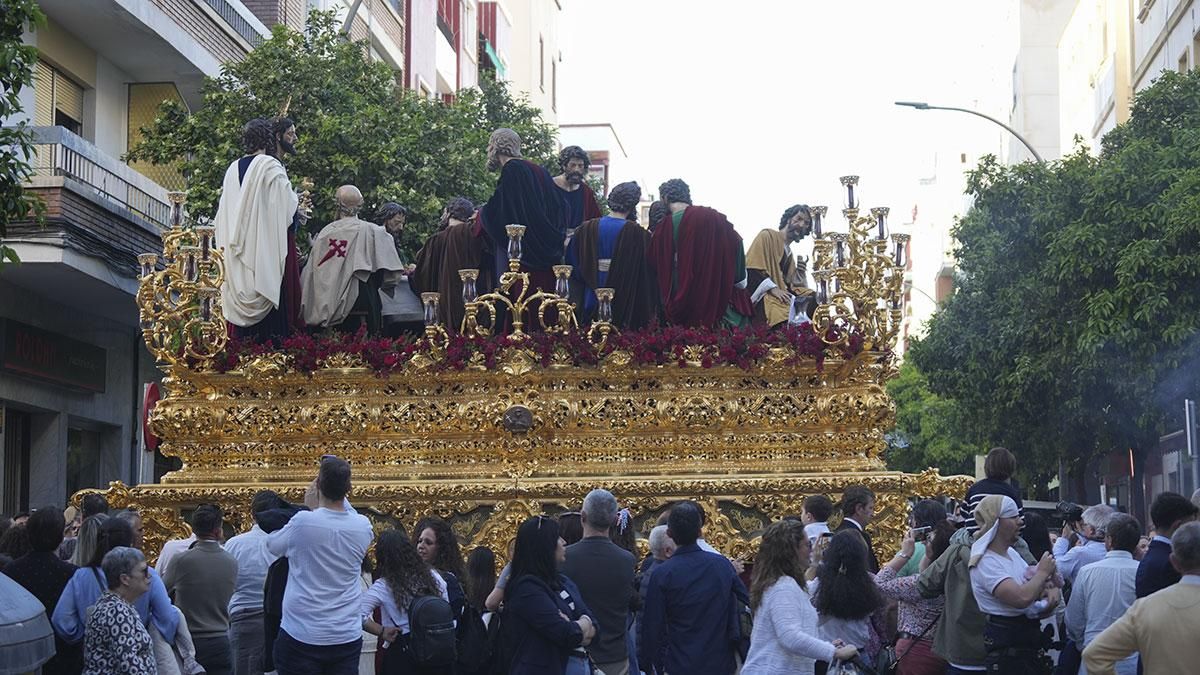 La procesión de la Hermandad de la Cena, en imágenes