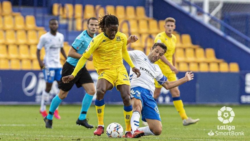 El Tenerife pierde en Alcorcón y vuelve a la casilla de salida