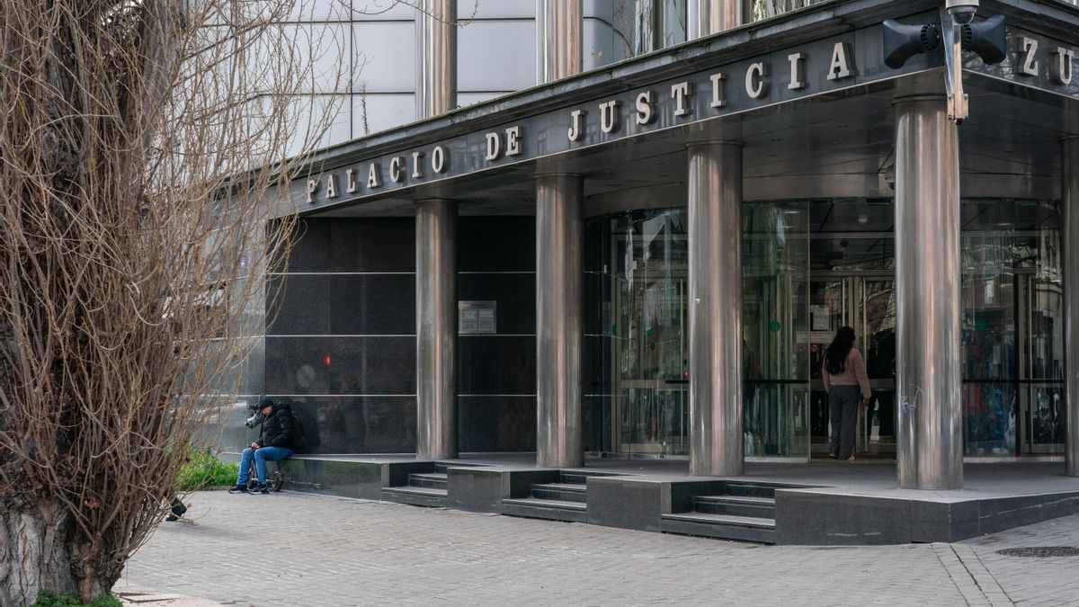 Los acusados en el caso de las filtraciones en la OPE de Osakidetza de 2018 no prevén un acuerdo con la Fiscalía