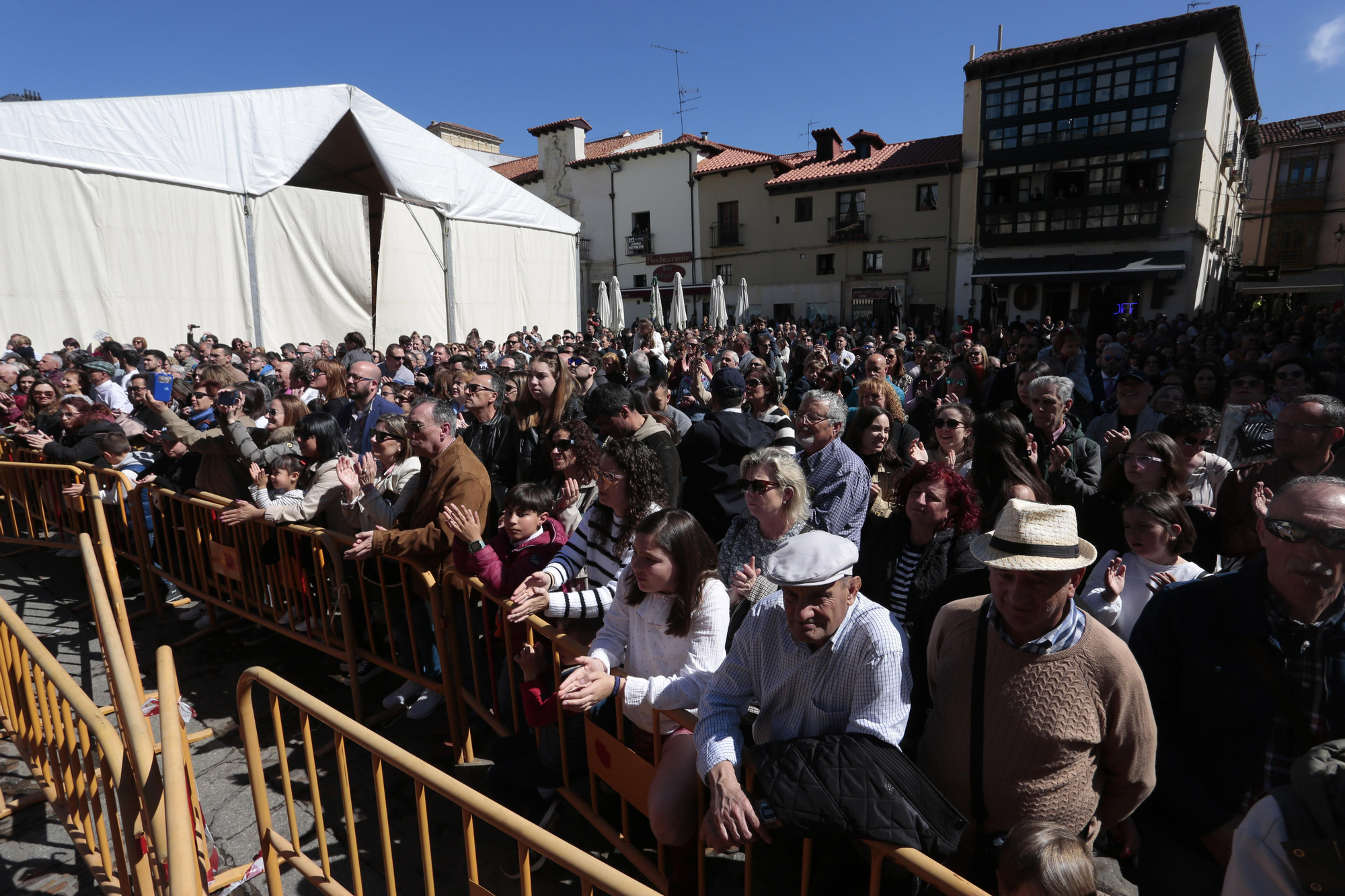 Más que Siete Palabras en el Pregón a Caballo de la Semana Santa de León