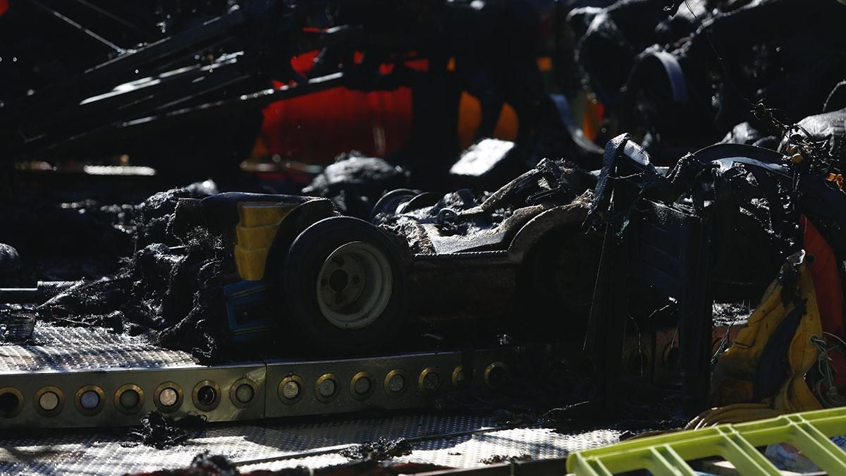 El incendio de la atracción infantil de la plaza Matías Prats, en imágenes