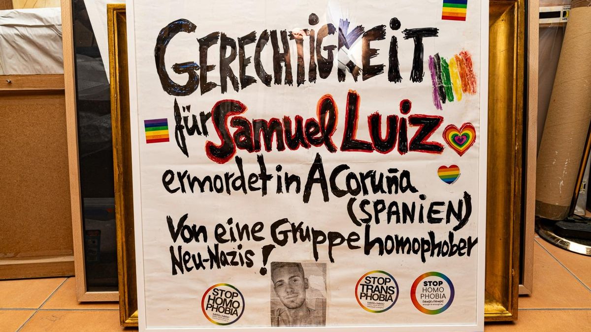 Pancarta pintada a mano por Serafín Fernández Rodríguez