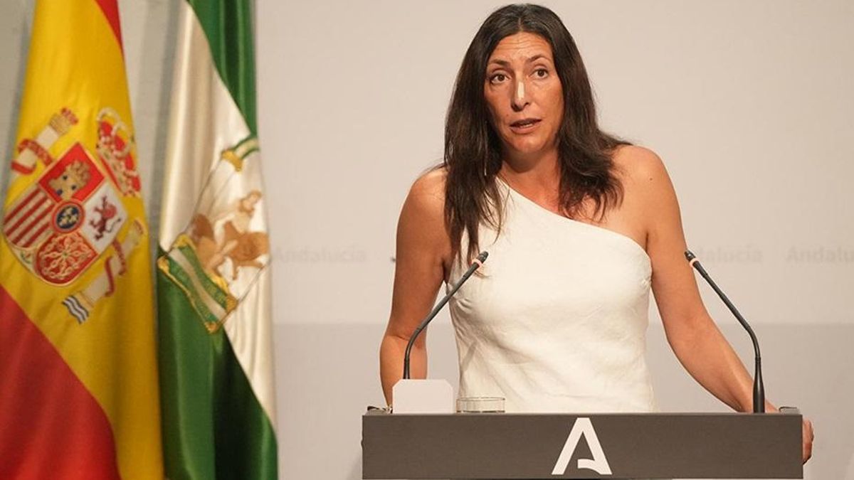 El Gobierno andaluz estudiará recurrir el decreto para derivar menores migrantes y advierte que su sistema está "saturado"