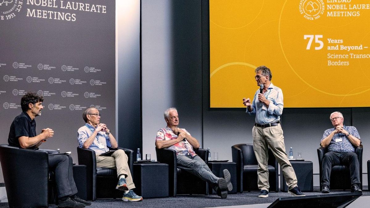 Steven Chu en el panel Ciencia en un clima cambiante del encuentro entre jóvenes científicos y Premios Nobel.