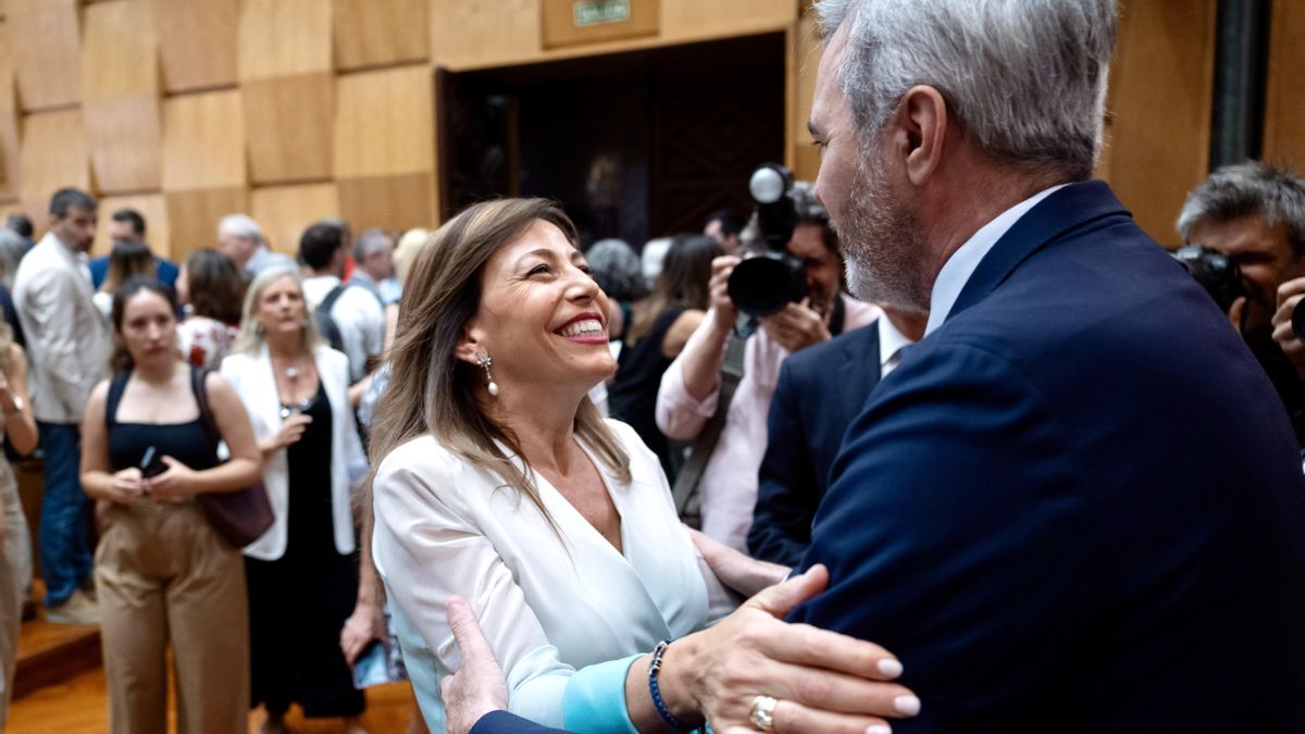 Natalia Chueca y Jorge Azcón, antes del inicio del debate sobre el estado de la ciudad